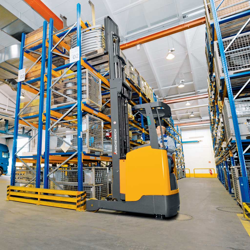 Moving Mast Reach Trucks