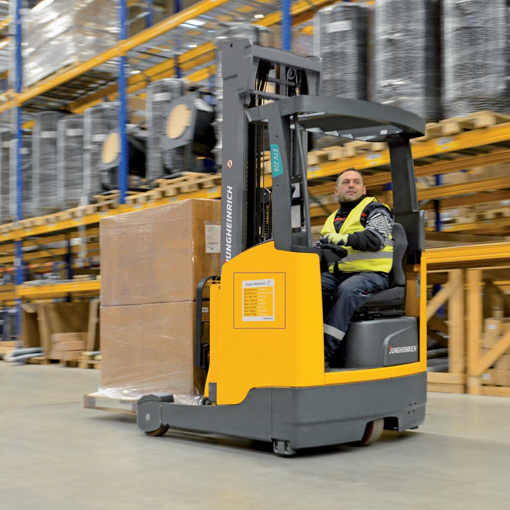 Moving Mast Reach Truck